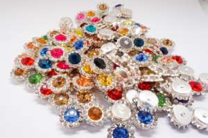 Directo <span class=keywords><strong>de</strong></span> fábrica, diamantes <span class=keywords><strong>de</strong></span> imitación <span class=keywords><strong>de</strong></span> cristal florales dobles, sueltos, 8mm, 10mm, respaldo dorado y plateado <span class=keywords><strong>para</strong></span> coser prendas y vestidos <span class=keywords><strong>de</strong></span> novia - Product Image 2