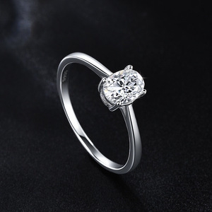 Anel Clássico Feminino de Moissanite <span class=keywords><strong>1</strong></span> Quilate em Prata 925 – Presente para Casamento, Noivado e Festas – Joias no Atacado - Product Image 3