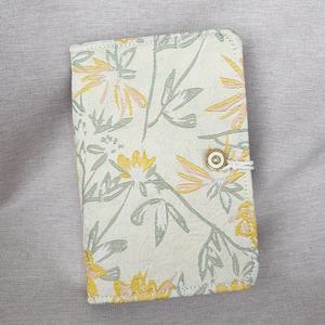 Étui de rangement pour aiguilles à tricoter circulaires fixes en tissu Lotus Yarns avec pages à feuilles mobiles, style écologique avec boutons, outils de tricot - Product Image 3