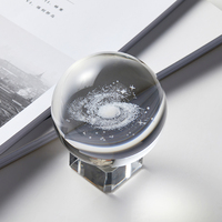 Vente en gros, k9 globe en verre de cristal clair, logo 3d personnalisé, boule de cristal gravée au laser pour cadeau souvenir