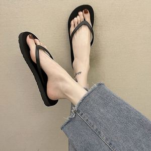 Tongs d'été tendance pour femmes en PVC, sandales de plage polyvalentes et antidérapantes, couleur unie, pour l'extérieur et la salle de bain - Product Image 3