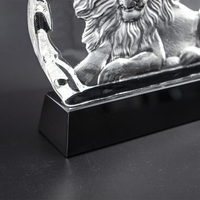 Trophées en cristal de lion de nouvelle conception en gros d'usine avec base noire en forme de bloc