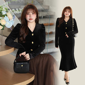 Vestido de Noche de Terciopelo Runqi, Estilo Sirena, Cuello en V, Manga Larga, Talla Grande, Vestido Formal Negro con Botones Dorados, Elegante Vestido de Fiesta - Product Image 3