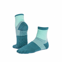 Chaussettes de yoga antidérapantes douces, chaussettes de Pilates avec grip, bordure à volants et grip intégral sur la semelle pour Barre, Studio, Reformer, logo personnalisé OEM ODM