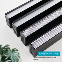 Luminaire suspendu linéaire LED anti-éblouissement en aluminium avec grille nid d'abeille 6000K IRC 90 pour bureaux, salles de réunion, supermarchés, usines