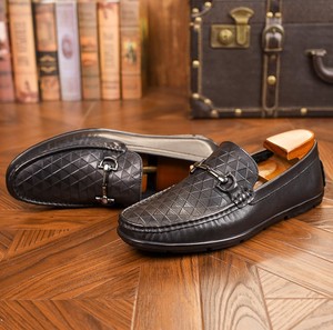 รองเท้าโลฟเฟอร์แบบสวมสำหรับผู้ชาย คุณภาพสูง น้ำหนักเบา แฟชั่นหรูหรา สไตล์ลำลอง เหมาะสำหรับใส่กลางแจ้ง หนังแท้สไตล์เรโทร สำหรับฤดูใบไม้ผลิ - Product Image 4