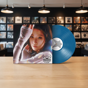 LE SSERAFIM Segundo Álbum Sencillo [Made My Night] Vinilo (Versión SKY BLUE) Libro Electrónico de Música K-Pop (CD) en Papel y Plástico, Idioma Coreano - Product Image 2