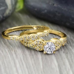 Anello di Fidanzamento da Donna in Oro Bianco con Diamante Taglio Brillante Rotondo Colore G Naturale e Pietre Laterali - Product Image 2