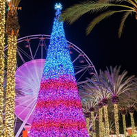 Sapin de Noël géant très demandé avec éclairage dynamique RGB, matériaux durables, logo personnalisable, idéal pour les monuments touristiques