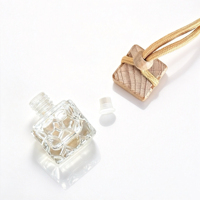 Bouteille en verre vide transparente de 10 ml en forme de cube avec bouchon en bois pour diffuseur de parfum d'ambiance et d'huiles essentielles pour voiture, vente en gros