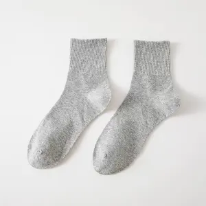 Herbst und winter einfarbige herrensocken sport hohe strümpfe einfache baumwolle weiche herrensocken