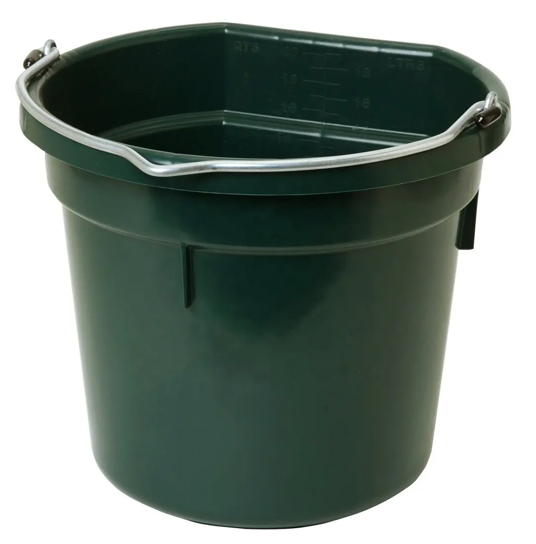 Factory Direct Sales 5 Gallons Fence Feeder Bucket Flatback with Hook for Horse