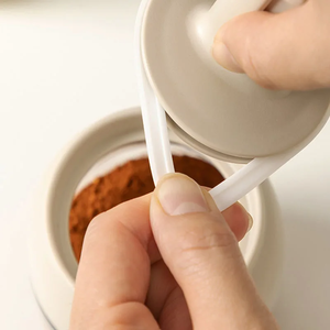 1pc Glass Seasoning <b>Bottle</b> With Telescopic Spoon Household Kitchen Salt Storage Box Leak Proof and Moisture-proof - Product Image 5