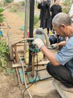 Foreuse de puits d'eau portable compacte à prix compétitif (80m/60m/50m) avec accessoires de tuyauterie de forage