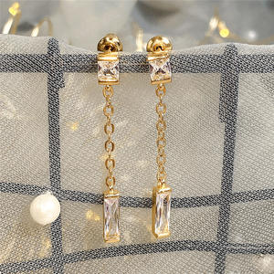 Orecchini Pendenti E1487 in Oro con Cristalli Taglio Principessa, Montatura Geometrica, Gioielli da Donna alla Moda, Stile Classico per Feste - Product Image 5