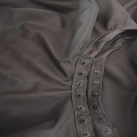 Cape de coiffure imperméable noire personnalisée avec logo pour salon de coiffure, de haute qualité, pour la coupe de cheveux