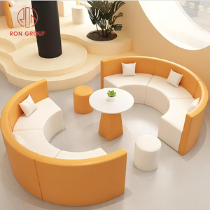 Cabina de sofá curvada de cuero <span class=keywords><strong>para</strong></span> muebles de cafetería comercial con mesa circular redonda de mármol <span class=keywords><strong>y</strong></span> par de <span class=keywords><strong>taburetes</strong></span> cilíndricos - Product Image 1