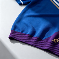 Pull tricoté pour homme, style streetwear, à manches courtes, avec ourlet côtelé, rayures, logo sur la poitrine, chaînes dorées et feuilles blanches