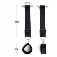 BDSM, bondage, menottes, cadenas de chasteté, jouets sexuels érotiques pour couples adultes, flirt, fétichisme.