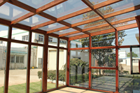 Véranda de style rustique en bois, texture naturelle, pour maisons auto-construites en zone rurale, cours et zones de séjour dans les gîtes