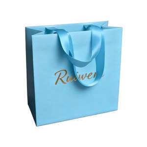 Nouveaux sacs en papier de conception 2025, sacs en papier personnalisés avec logo, style luxueux, sacs de promotion en papier pour les bijouteries, les magasins de cosmétiques et de maquillage - Product Image 1