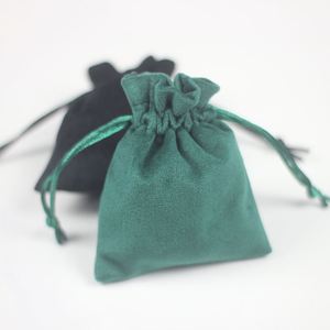 Pochette en velours de luxe avec logo en feuille d'or - Grande taille pour bijoux/accessoires, vente en gros - Product Image 6