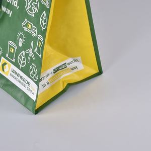 Bolso de compras no tejido impreso en color personalizado laminado promocional con patrón de letras - Product Image 2