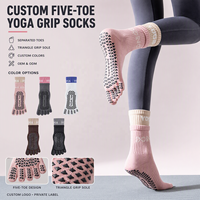 Maßgefertigte Fünf-Zehen-Yoga-Socken für Frauen Dreieckige Rutschfeste Silikon-Sohle Getrennte Zehen Pilates Barre Socken OEM ODM
