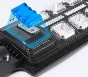 ポール付きオールインワンソーラー街路灯をテーマパークガーデンソーラー街路灯に設置 - Product Image 3