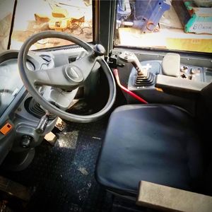 Chargeur sur pneus Komatsu WA200 d'occasion en bon état Chargeur frontal avec moteur essentiel à vendre - Product Image 5