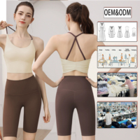 Ensemble de yoga 2 pièces marron contrastant avec dos en Y, soutien-gorge de sport court froncé et short cycliste taille haute longueur genou pour femme, tenue de sport extensible