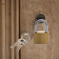 Cadenas carré en laiton durable de 40 mm avec mécanisme de fermeture simple pour portes d'entrepôt, garages et unités de stockage