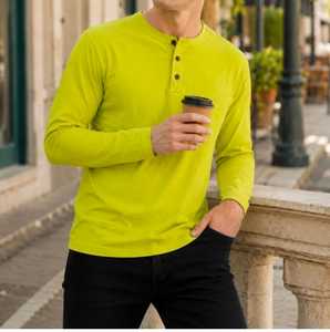 Camiseta de Manga Larga para Hombre, Color Amarillo Neón Sólido, Cuello Redondo, Tejido de Punto, Estilo Casual - Product Image 2
