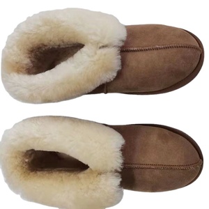 Chaussons <span class=keywords><strong>en</strong></span> <span class=keywords><strong>feutre</strong></span> <span class=keywords><strong>de</strong></span> <span class=keywords><strong>laine</strong></span> mérinos double face personnalisés pour l'hiver, chaussures <span class=keywords><strong>en</strong></span> peau <span class=keywords><strong>de</strong></span> mouton pour femmes, chaudes, moelleuses, respirantes, <span class=keywords><strong>pantoufles</strong></span> <span class=keywords><strong>en</strong></span> fourrure pour femmes - Product Image 1