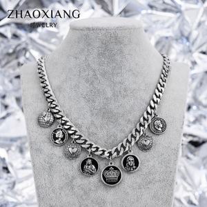 Collier ras du cou épais cubain pour femme, avec pendentif pièce de monnaie sculptée vintage, bijoux - Product Image 1