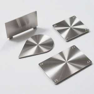 Plaque d'identification personnalisée en laiton, aluminium et acier inoxydable usinée CNC, marquage laser, service de brochage - Product Image 1