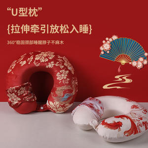 Oreiller de voyage en forme de U Fengshuiqi en velours rouge avec motif grue et carpes koï, portable pour avion et siestes au bureau - Product Image 5
