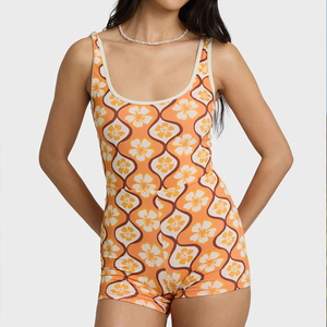 Le fabricant conçoit des combinaisons une-pièce élégantes à imprimé hawaïen, des combinaisons sur mesure en nylon recyclé. - Product Image 4