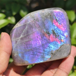 Artigianato Spirituale in Cristallo all'Ingrosso: Pietra Naturale di Labradorite con Flash Viola a Forma Libera per Decorazione - Product Image 4