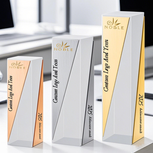 Edler einzigartiger schwarzer klarer Kristall holzturm mit kunden spezifischem Logo Metallplatte Werbegeschenk-Dekorations-Trophäen preis - Product Image 4