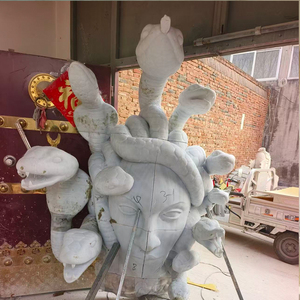 Statue en fibre de verre personnalisable, création artistique originale, représentant la créature mythologique grecque Medusa aux cheveux serpent. - Product Image 6