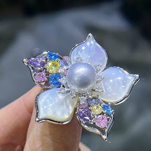 Broches de Moda Blancos Australianos, Joyería de Pecho con Perlas Naturales Inspiradas en el Agua de Mar, Nueva Flor de Pétalo para el Pecho, Venta al por Mayor y al Detal - Product Image 3