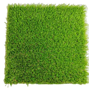 Yüksek kaliteli Uv dayanıklı yeşil renk sentetik çim bahçe çim yapay manzara dekorasyon için çim halı