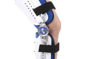 Cómodo soporte de rodilla de neopreno con tirantes angulares de articulación con bisagras Fijador de compresión transpirable para rehabilitación de artritis - Product Image 6