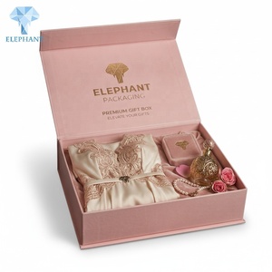 Boîte d'emballage en carton personnalisée pour vêtements, chapeaux et casquettes, avec logo, estampage à chaud doré, doublure en velours rose, biodégradable - Product Image 1