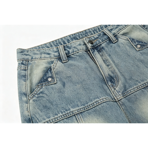 Pantalon en jean ample et large, délavé bleu clair, style vintage tendance, avec patchwork et poches zippées, idéal pour le streetwear et le quotidien - Product Image 5