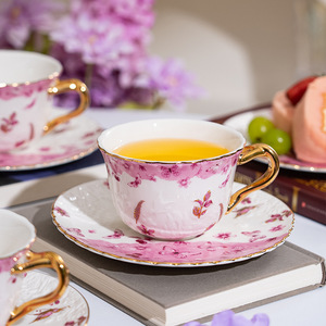 ถ้วยกาแฟเซรามิกสีชมพูพร้อมจานรอง - ถ้วยน้ำชาลายผีเสื้อขอบทอง - Product Image 3