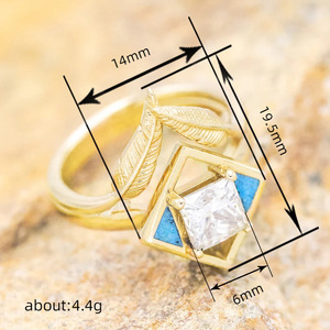 Anello da Donna Boho Chic con Foglia Geometrica e Zirconi Incastonati - Product Image 3