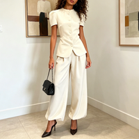 Nouvelle Collection : Ensemble Deux Pièces Tendance pour Femme – Cardigan à Manches Courtes Boutonné et Pantalon Uni – Tenue de Bureau Chic – Design Boutique – Vente en Gros