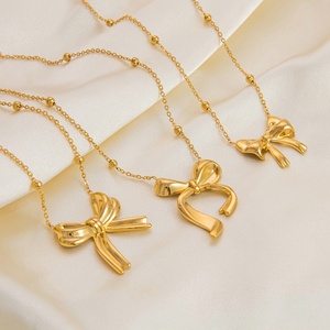 Collar con Colgante de Lazo de Acero Inoxidable Chapado en Oro de 18K, Cadena de Clavícula Pequeña y Elegante de Lujo Ligero para Fiestas - Product Image 4